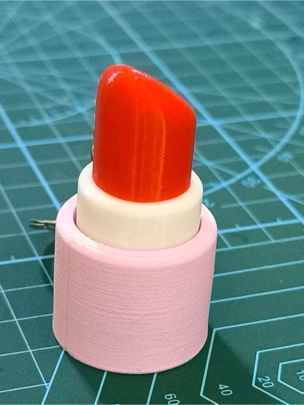 LIPSTICK Fidget Clicker - Picture 3 of 4